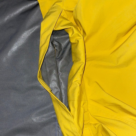 Tommy Hilfiger Rain Jacket - Picture 6 of 7